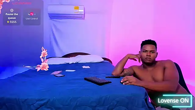 Snapshot of sasha_fox00 chatting on 10-29-25, 05:06 sasha fox00 online show from 10-29-25, 05:06