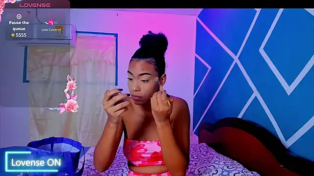 Snapshot of sasha_fox00 chatting on 09-26-25, 06:31 sasha fox00 online show from 09-26-25, 06:31