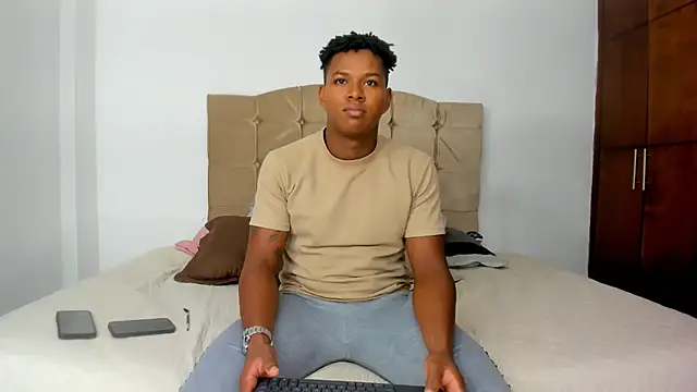 Snapshot of sasha_fox00 chatting on 02-28-25, 05:04 sasha fox00 online show from 02-28-25, 05:04