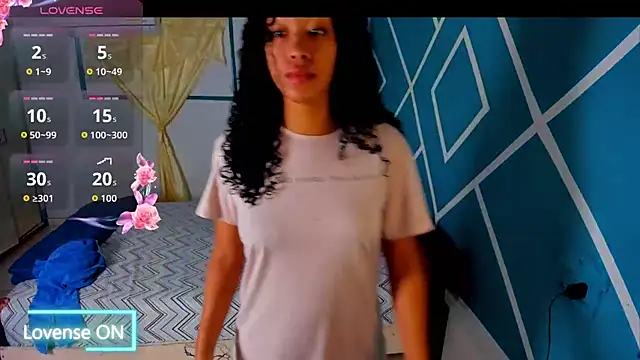 Snapshot of sasha_fox00 chatting on 09-27-25, 04:29 sasha fox00 online show from 09-27-25, 04:29