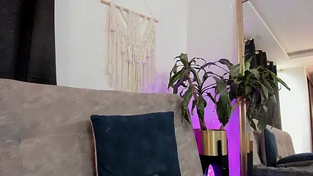 aaroncolombia online show from 04-21-26, 10:49
