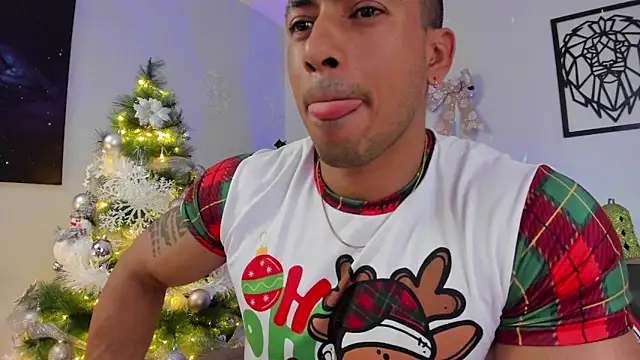 Snapshot of aaroncolombia chatting on 12-10-24, 01:22 aaroncolombia online show from 12-10-24, 01:22
