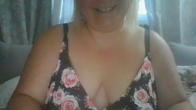 Snapshot of IvannaMystique chatting on 06-17-26, 05:34 IvannaMystique online show from 06-17-26, 05:34