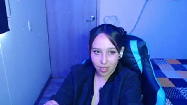 Skarlet Adams28 online show from 03-10-26, 07:29