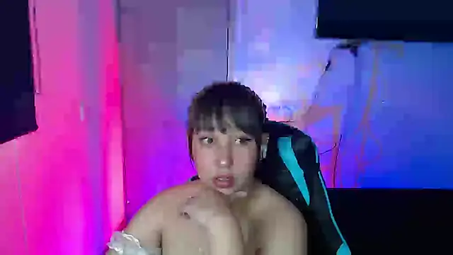 Skarlet Adams28 online show from 04-13-26, 07:51