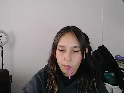 Skarlet Adams28 online show from 03-13-25, 08:43