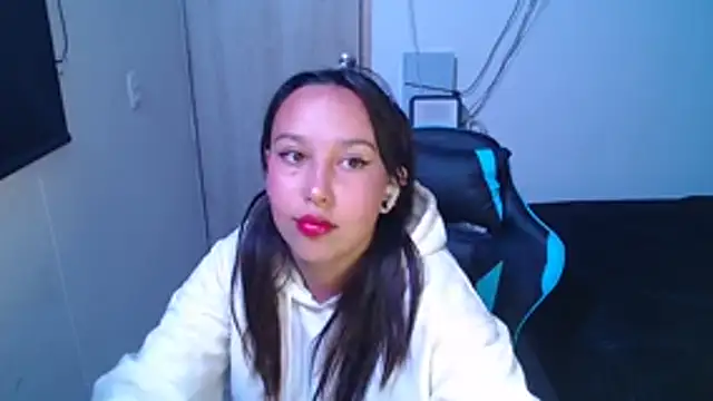 Skarlet Adams28 online show from 12-02-25, 09:49