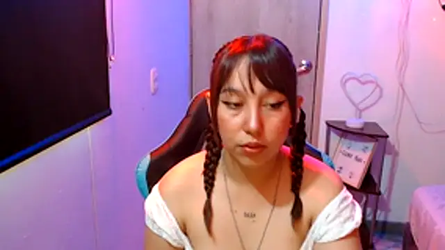 Skarlet Adams28 online show from 05-12-26, 08:37