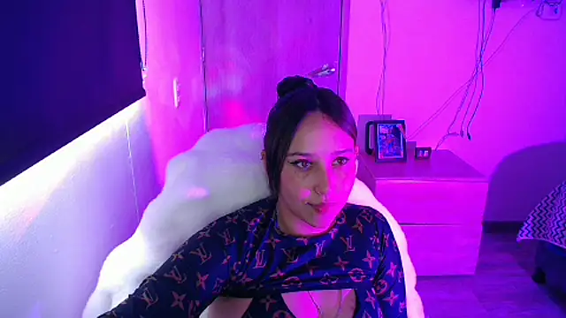 Skarlet Adams28 online show from 09-11-25, 08:42