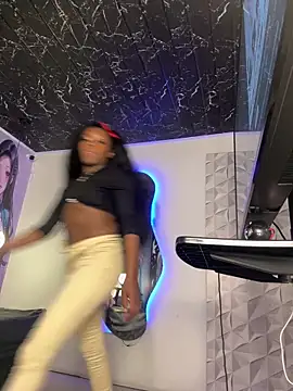 Snapshot of Thyana_LS chatting on 03-13-25, 01:29 Thyana LS online show from 03-13-25, 01:29