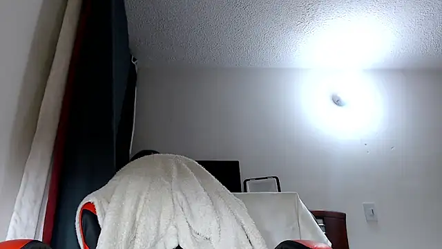 EmmyHorny  online show from 04-27-26, 04:10