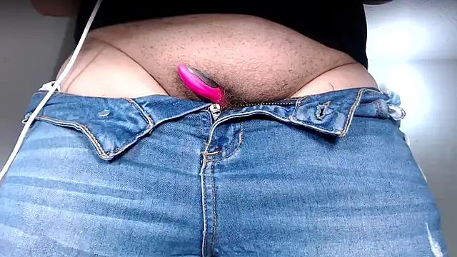 EmmyHorny  online show from 04-19-26, 03:07