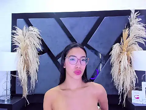Snapshot of KylieWhite chatting on 02-21-25, 12:38 KylieWhite online show from 02-21-25, 12:38