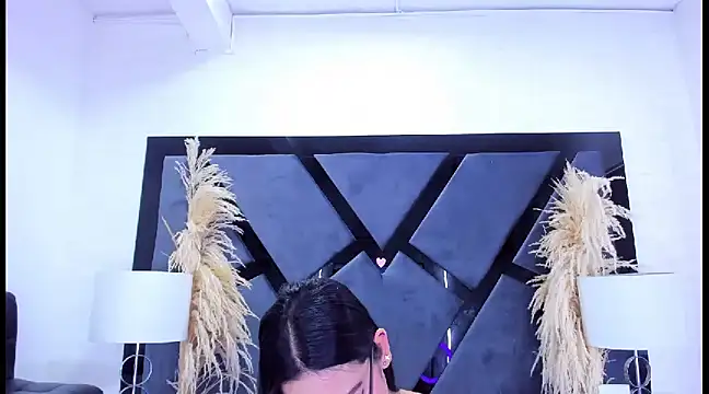 Snapshot of KylieWhite chatting on 02-19-25, 03:49 KylieWhite online show from 02-19-25, 03:49