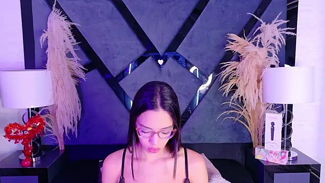 Snapshot of KylieWhite chatting on 09-19-25, 01:48 KylieWhite online show from 09-19-25, 01:48