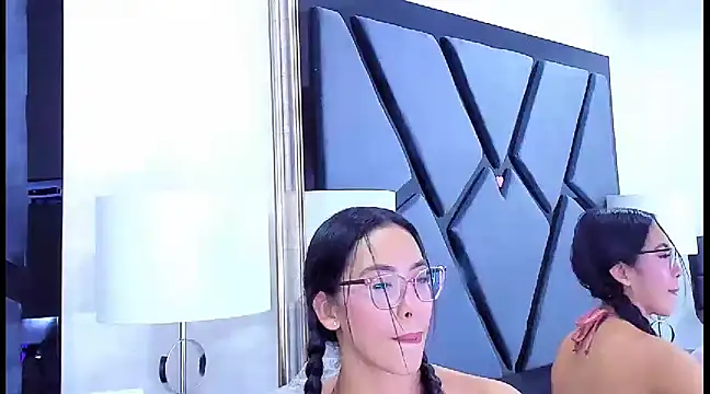 Snapshot of KylieWhite chatting on 02-17-25, 05:34 KylieWhite online show from 02-17-25, 05:34