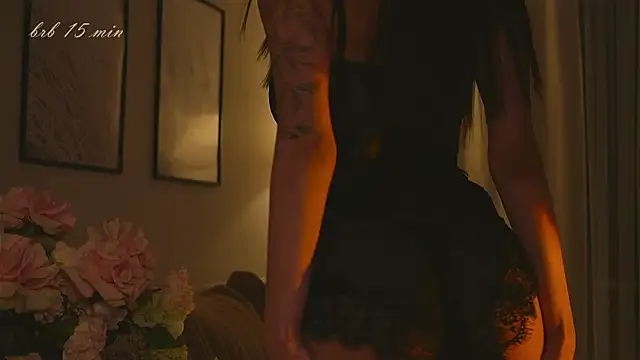 Snapshot of wowmolly chatting on 10-13-25, 11:12 wowmolly online show from 10-13-25, 11:12