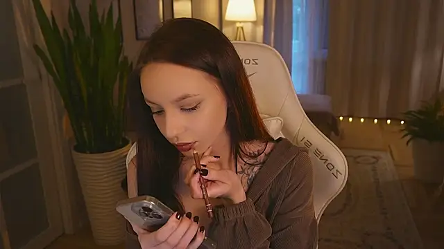 Snapshot of wowmolly chatting on 09-23-25, 02:57 wowmolly online show from 09-23-25, 02:57