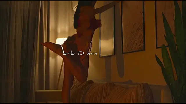 Snapshot of wowmolly chatting on 10-27-25, 09:54 wowmolly online show from 10-27-25, 09:54