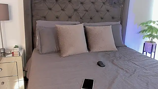 AntonellandJohan online show from 09-21-25, 04:45