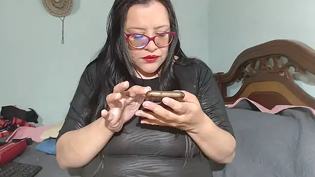 Snapshot of esmeralda-delmar chatting on 10-11-25, 12:33 esmeralda-delmar online show from 10-11-25, 12:33