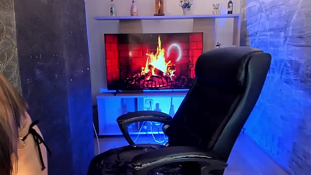juliasprousse  online show from 01-31-25, 01:02
