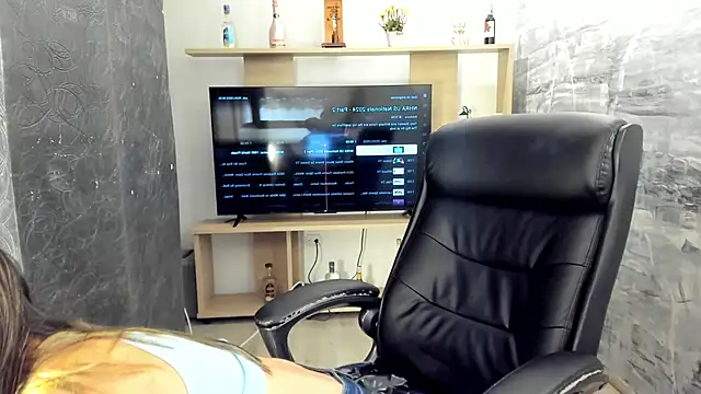 juliasprousse  online show from 01-29-25, 01:28