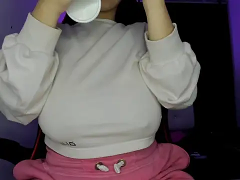 silviamilk online show from 11-25-25, 04:02