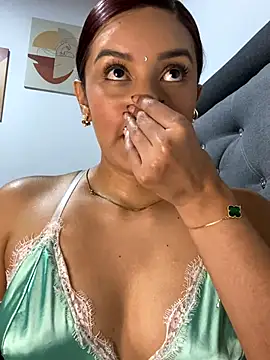 Melanyprada online show from 11-16-25, 04:28