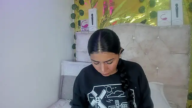 Snapshot of cristalconnorr chatting on 05-14-26, 02:47 cristalconnorr online show from 05-14-26, 02:47