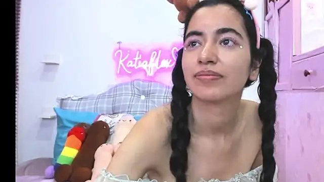 Snapshot of Katiaflex chatting on 02-06-25, 02:22 Katiaflex online show from 02-06-25, 02:22