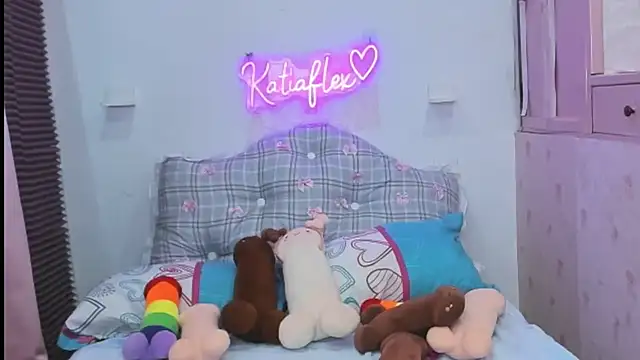 Snapshot of Katiaflex chatting on 02-25-25, 04:57 Katiaflex online show from 02-25-25, 04:57