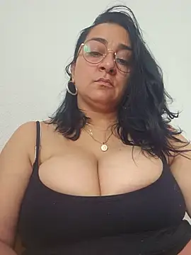 paulinaDiaz1 online show from 05-12-26, 12:55