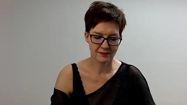 Snapshot of Sofie69Velvet chatting on 03-20-25, 05:15 Sofie69Velvet online show from 03-20-25, 05:15