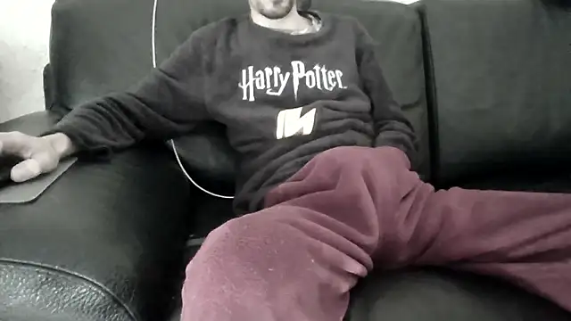 Snapshot of passif520 chatting on 11-04-25, 11:47 passif520 online show from 11-04-25, 11:47