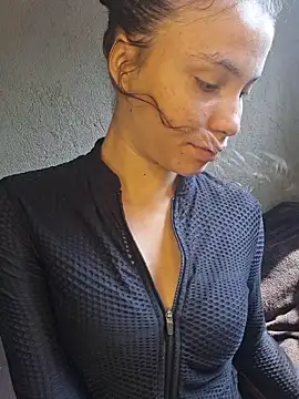 HelenHoltz online show from 10-28-25, 04:28