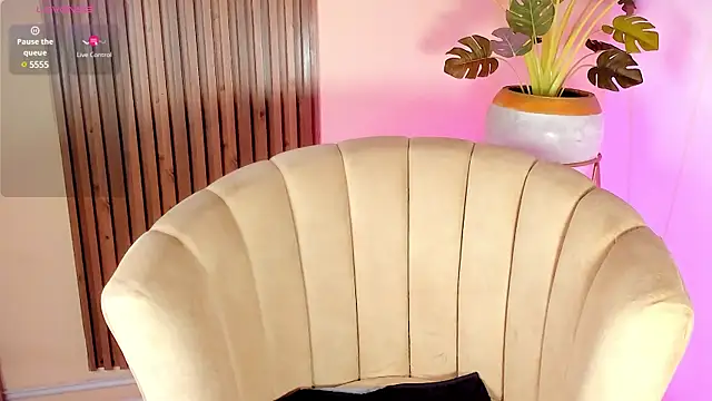 Snapshot of kenayfox chatting on 02-27-25, 07:41 kenayfox online show from 02-27-25, 07:41