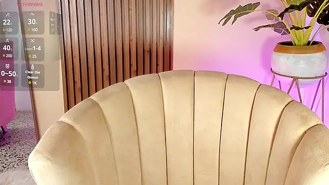 Snapshot of kenayfox chatting on 02-25-25, 05:30 kenayfox online show from 02-25-25, 05:30