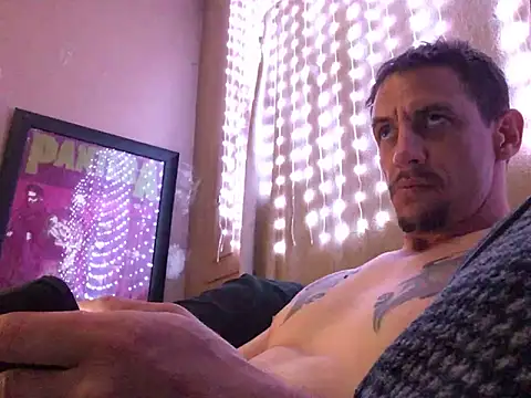 Snapshot of Highfrog1 chatting on 09-15-25, 04:35 Highfrog1 online show from 09-15-25, 04:35