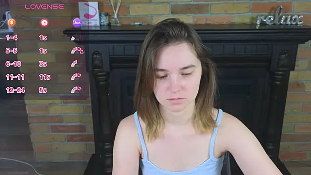 Snapshot of Ellie_Sunset chatting on 06-19-26, 09:15 Ellie Sunset online show from 06-19-26, 09:15
