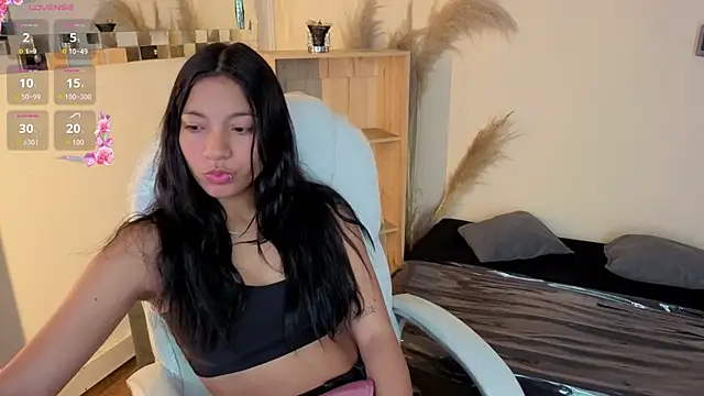 Saray reyes online show from 10-23-25, 12:15