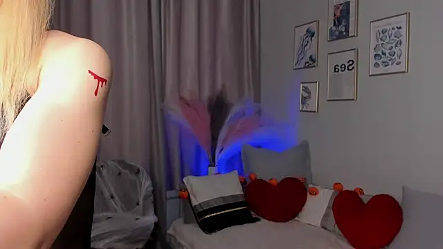 OdetteHarwick online show from 10-31-25, 08:33