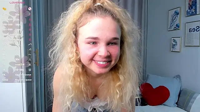 OdetteHarwick online show from 10-11-25, 08:26