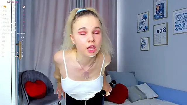 OdetteHarwick online show from 09-28-25, 08:10