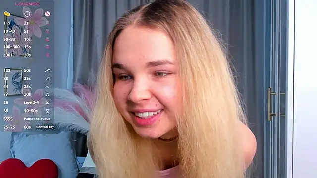 OdetteHarwick online show from 10-22-25, 08:03