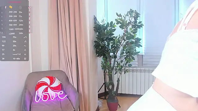 OdetteHarwick online show from 04-12-26, 09:12