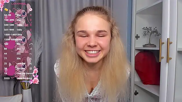 OdetteHarwick online show from 09-14-25, 07:42