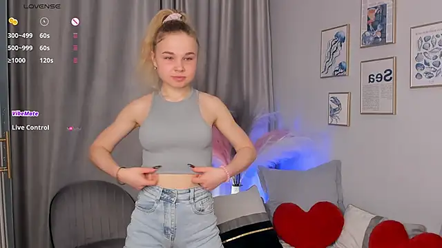 OdetteHarwick online show from 10-25-25, 08:42