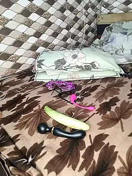 pihu32824 online show from 10-15-25, 07:22