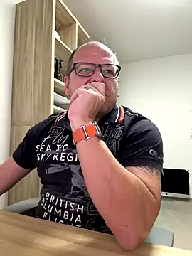 coupleLatinaLovers online show from 10-20-25, 05:31